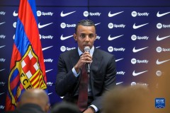 登贝莱逆袭传奇：从边缘到金球奖的足球明星之路